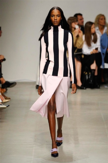 Fotoservizio/SS 2016/WOMEN/ICEBERG/DP1/9