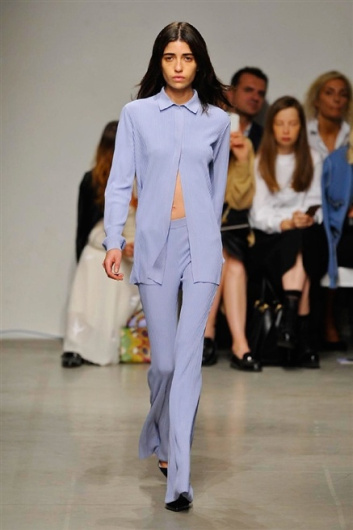 Fotoservizio/SS 2016/WOMEN/ICEBERG/DP1/11