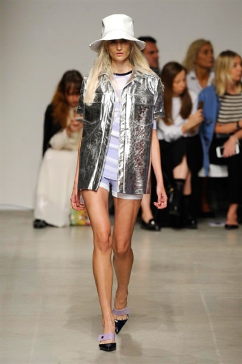 Fotoservizio/SS 2016/WOMEN/ICEBERG/DP1/17