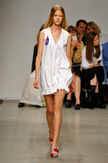 Fotoservizio/SS 2016/WOMEN/ICEBERG/DP1/23