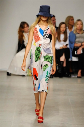 Fotoservizio/SS 2016/WOMEN/ICEBERG/DP1/24