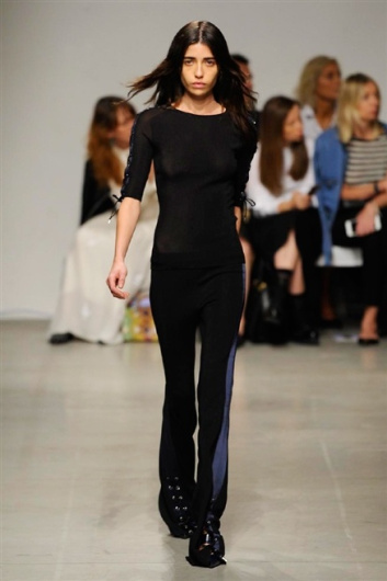Fotoservizio/SS 2016/WOMEN/ICEBERG/DP1/32
