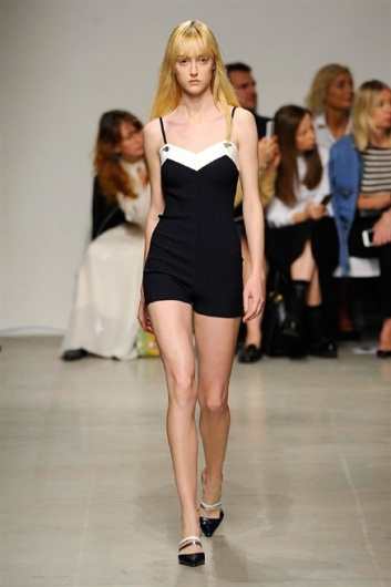 Fotoservizio/SS 2016/WOMEN/ICEBERG/DP1/33