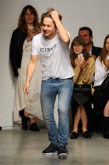 Fotoservizio/SS 2016/WOMEN/ICEBERG/DP1/41