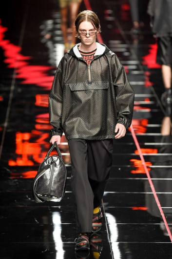 Fotoservizio/SS 2019/MEN/SFILATA/FENDI/DP2/0