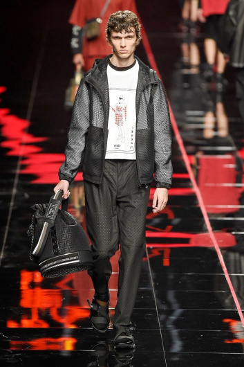 Fotoservizio/SS 2019/MEN/SFILATA/FENDI/DP2/2