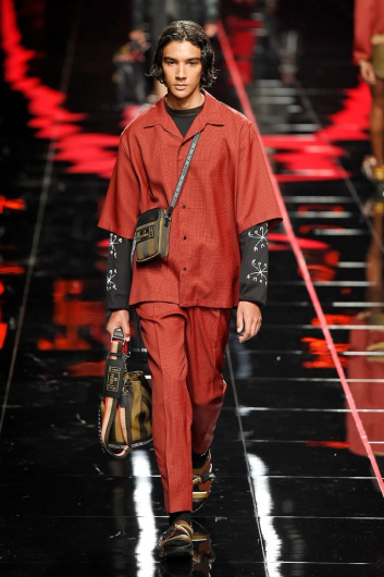 Fotoservizio/SS 2019/MEN/SFILATA/FENDI/DP2/3