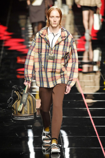 Fotoservizio/SS 2019/MEN/SFILATA/FENDI/DP2/6