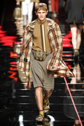 Fotoservizio/SS 2019/MEN/SFILATA/FENDI/DP2/0