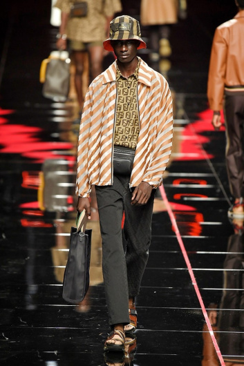 Fotoservizio/SS 2019/MEN/SFILATA/FENDI/DP2/3