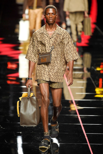 Fotoservizio/SS 2019/MEN/SFILATA/FENDI/DP2/4