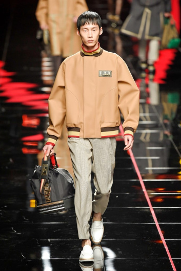 Fotoservizio/SS 2019/MEN/SFILATA/FENDI/DP2/0