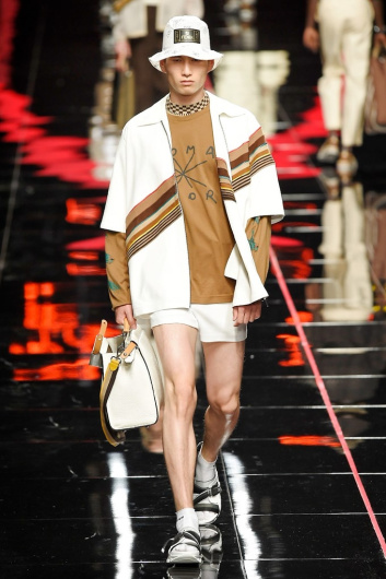 Fotoservizio/SS 2019/MEN/SFILATA/FENDI/DP2/3