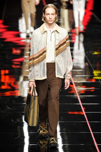 Fotoservizio/SS 2019/MEN/SFILATA/FENDI/DP2/4