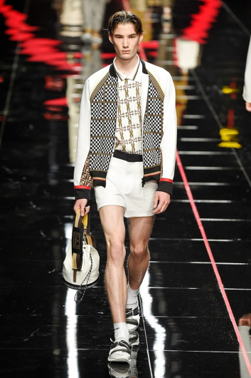 Fotoservizio/SS 2019/MEN/SFILATA/FENDI/DP2/0