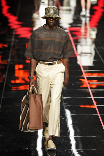 Fotoservizio/SS 2019/MEN/SFILATA/FENDI/DP2/1