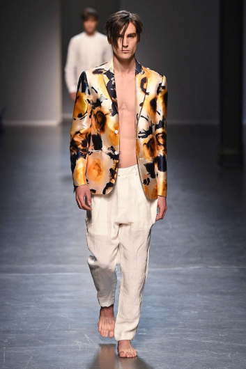 Fotoservizio/SS 2019/MEN/SFILATA/SARTORIAL MONK/DP2/12