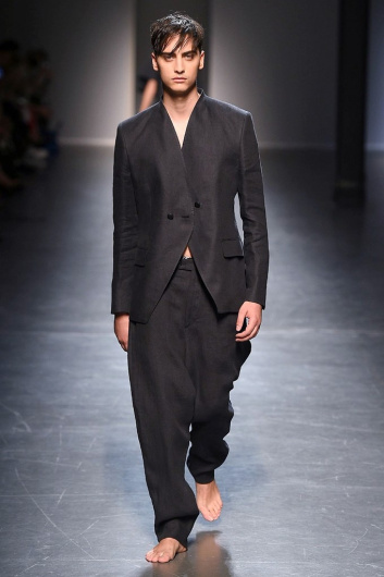 Fotoservizio/SS 2019/MEN/SFILATA/SARTORIAL MONK/DP2/4