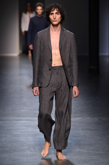 Fotoservizio/SS 2019/MEN/SFILATA/SARTORIAL MONK/DP2/7