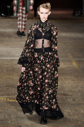 Fotoservizio/FW 18-19/WOMEN/ANTONIO MARRAS/DP2/8