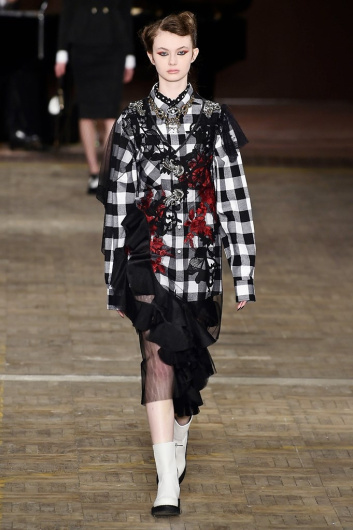 Fotoservizio/FW 18-19/WOMEN/ANTONIO MARRAS/DP2/3