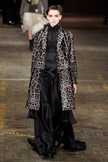 Fotoservizio/FW 18-19/WOMEN/ANTONIO MARRAS/DP2/11