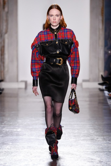 Fotoservizio/FW 18-19/WOMEN/VERSACE/DP2/2