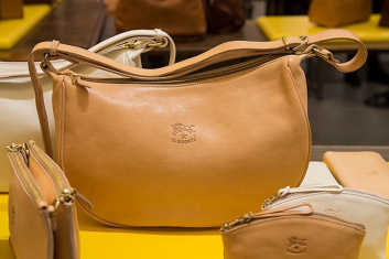 Fotoservizio/FW 18-19/WOMEN/IL BISONTE/DP2/18