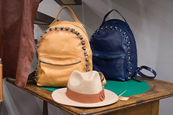 Fotoservizio/FW 18-19/WOMEN/IL BISONTE/DP2/49