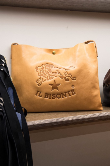 Fotoservizio/FW 18-19/WOMEN/IL BISONTE/DP2/52
