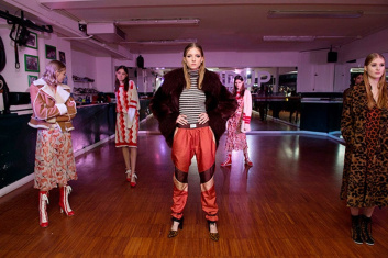 Fotoservizio/FW 18-19/WOMEN/DONDUP/DP2/6