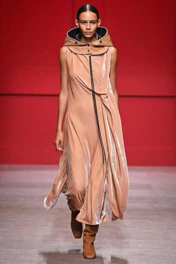 Fotoservizio/FW 18-19/WOMEN/SALVATORE FERRAGAMO/DP2/1