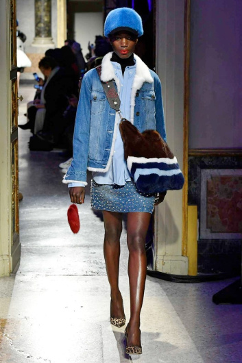 Fotoservizio/FW 18-19/WOMEN/SIMONETTA RAVIZZA/DP2/4