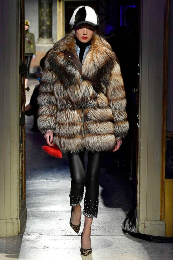 Fotoservizio/FW 18-19/WOMEN/SIMONETTA RAVIZZA/DP2/4