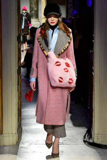Fotoservizio/FW 18-19/WOMEN/SIMONETTA RAVIZZA/DP2/4