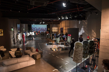 Fotoservizio/FW 18-19/WOMEN/MR & MRS ITALY PRESENTATION/DP2/1