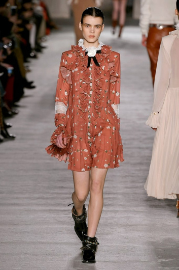 Fotoservizio/FW 18-19/WOMEN/PHILOSOPHY DI LORENZO SERAFINI/DP2/8