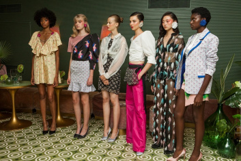 Fotoservizio/SS 2019/WOMEN/PRESENTAZIONE/AU JOUR LE JOUR/DP2/7