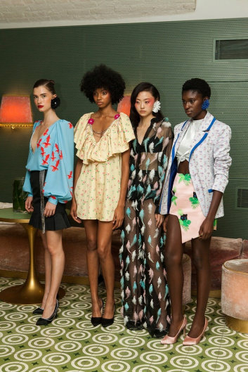 Fotoservizio/SS 2019/WOMEN/PRESENTAZIONE/AU JOUR LE JOUR/DP2/9