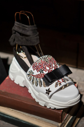 Fotoservizio/SS 2019/WOMEN/PRESENTAZIONE/PAULA CADEMARTORI/DP2/12