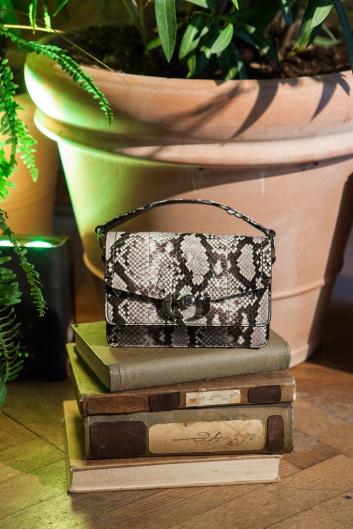 Fotoservizio/SS 2019/WOMEN/PRESENTAZIONE/PAULA CADEMARTORI/DP2/33