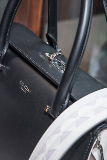 Fotoservizio/SS 2019/WOMEN/PRESENTAZIONE/SERAPIAN/DP2/19