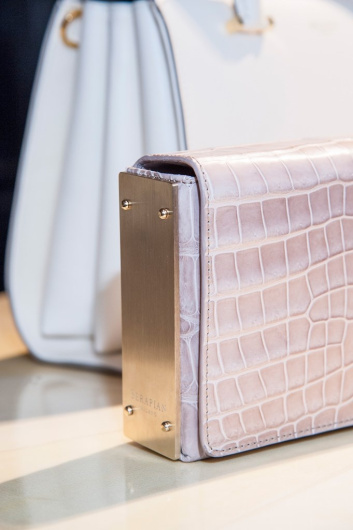 Fotoservizio/SS 2019/WOMEN/PRESENTAZIONE/SERAPIAN/DP2/22