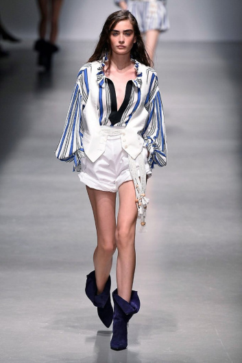 Fotoservizio/SS 2019/WOMEN/SFILATA/PHILOSOPHY DI LORENZO SERAFINI/DP2/19