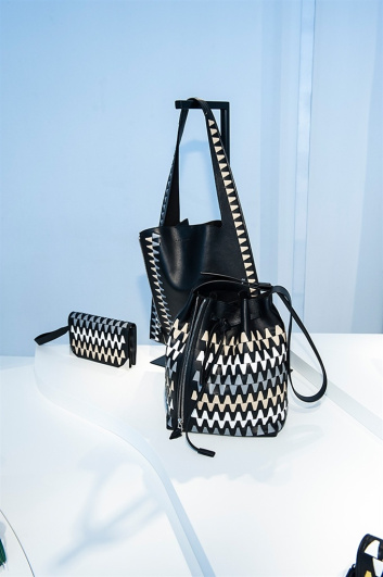Fotoservizio/SS 2016/WOMEN/ELENA GHISELLINI/DP2/24