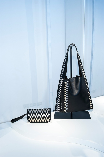 Fotoservizio/SS 2016/WOMEN/ELENA GHISELLINI/DP2/27