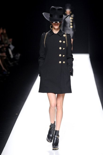 Fotoservizio/FW 2012-2013/WOMEN/MOSCHINO/1