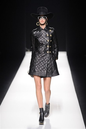 Fotoservizio/FW 2012-2013/WOMEN/MOSCHINO/2