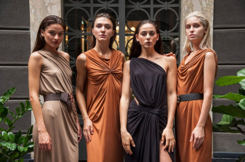 Fotoservizio/SS 2019/WOMEN/PRESENTAZIONE/RHEA COSTA/DP2/38