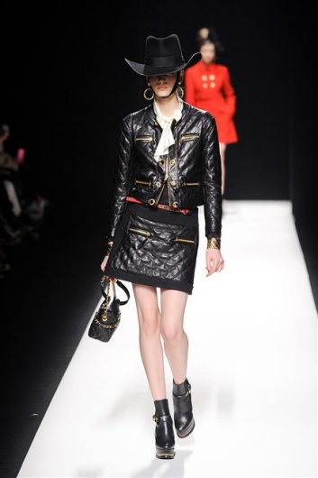 Fotoservizio/FW 2012-2013/WOMEN/MOSCHINO/4